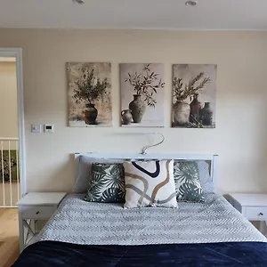 Clifton House O2 & Excel With Private Bathroom And Breakfast Option London